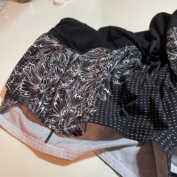 LULULEMON SPEED UP 2.5 Shorts!! - Picture 6 of 9